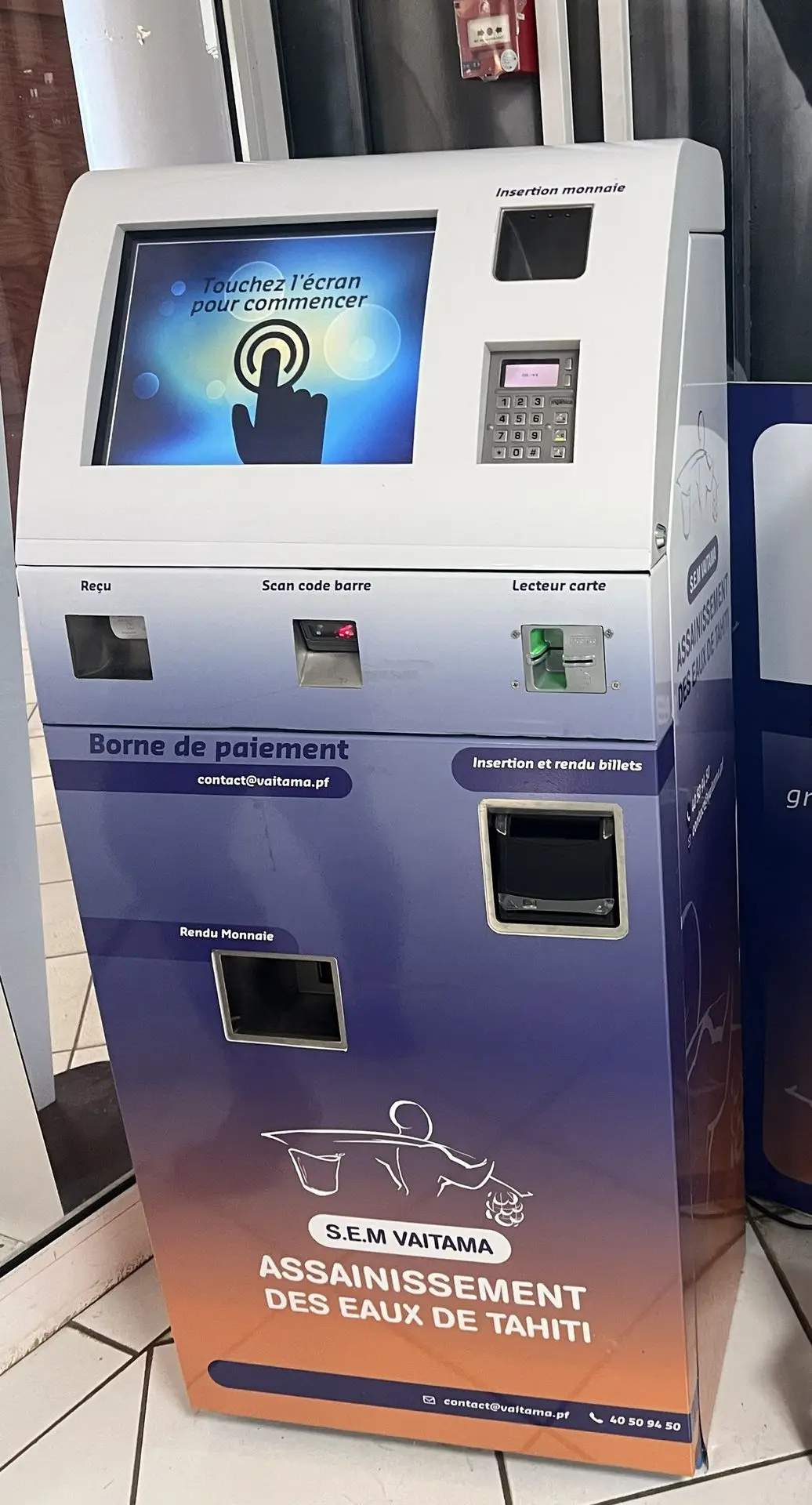 Borne de paiement de la SEM VAITAMA, hall de l’hôtel de ville de Punaauia.